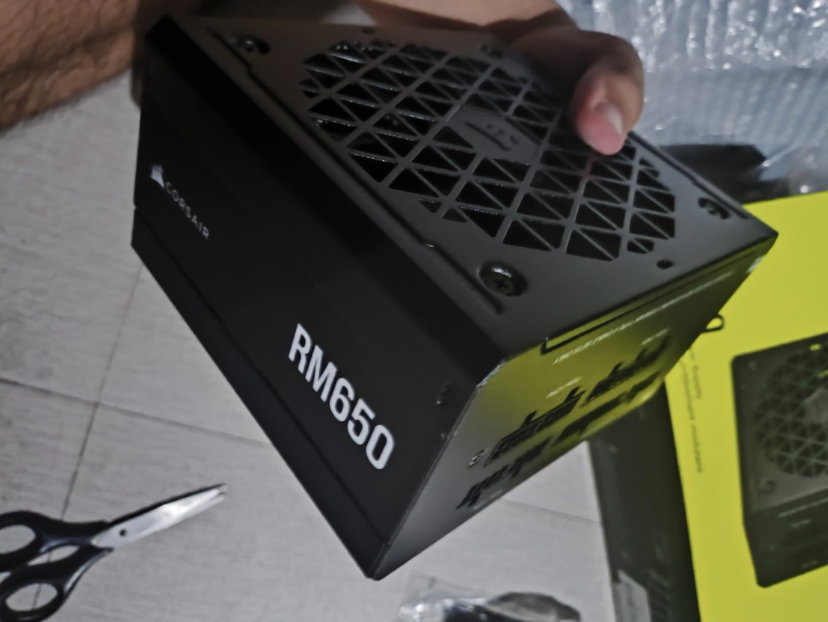 CORSAIR RM850e ATX 3.1 PCIe 5.1 Ready Fully Modular 850W Power Supply – 12V-2x6 Cable Included, Cybenetics Gold Efficiency, 105°C-Rated Capacitors, Modern Standby Mode – Black - Customer Photo 4