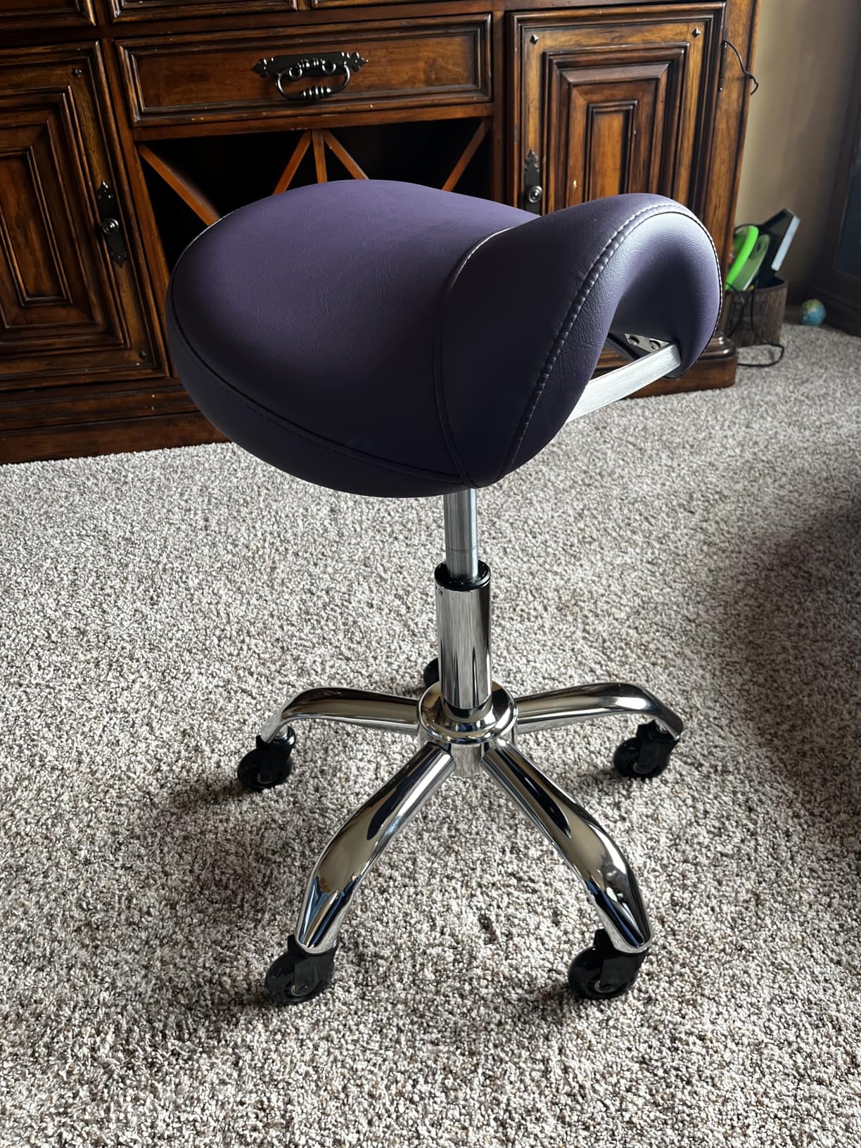 SALONFACTORY Saddle Stool with Wheels 300 lbs Weight Capacity, Heavy Duty Rolling Stool for Medical Massage Salon Kitchen Spa Drafting Nail-Tech,Height Adjustable,360 Swivel,Wide Thick Seat Padding customer photo 2