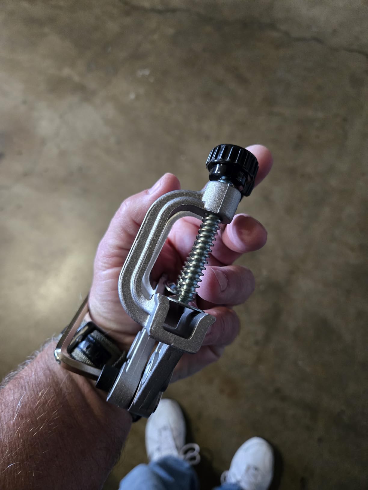 YESWELDER 10-180 Degree Adjustable Tube Clamp with Swing Jaw for Welding and Woodworking customer photo 1