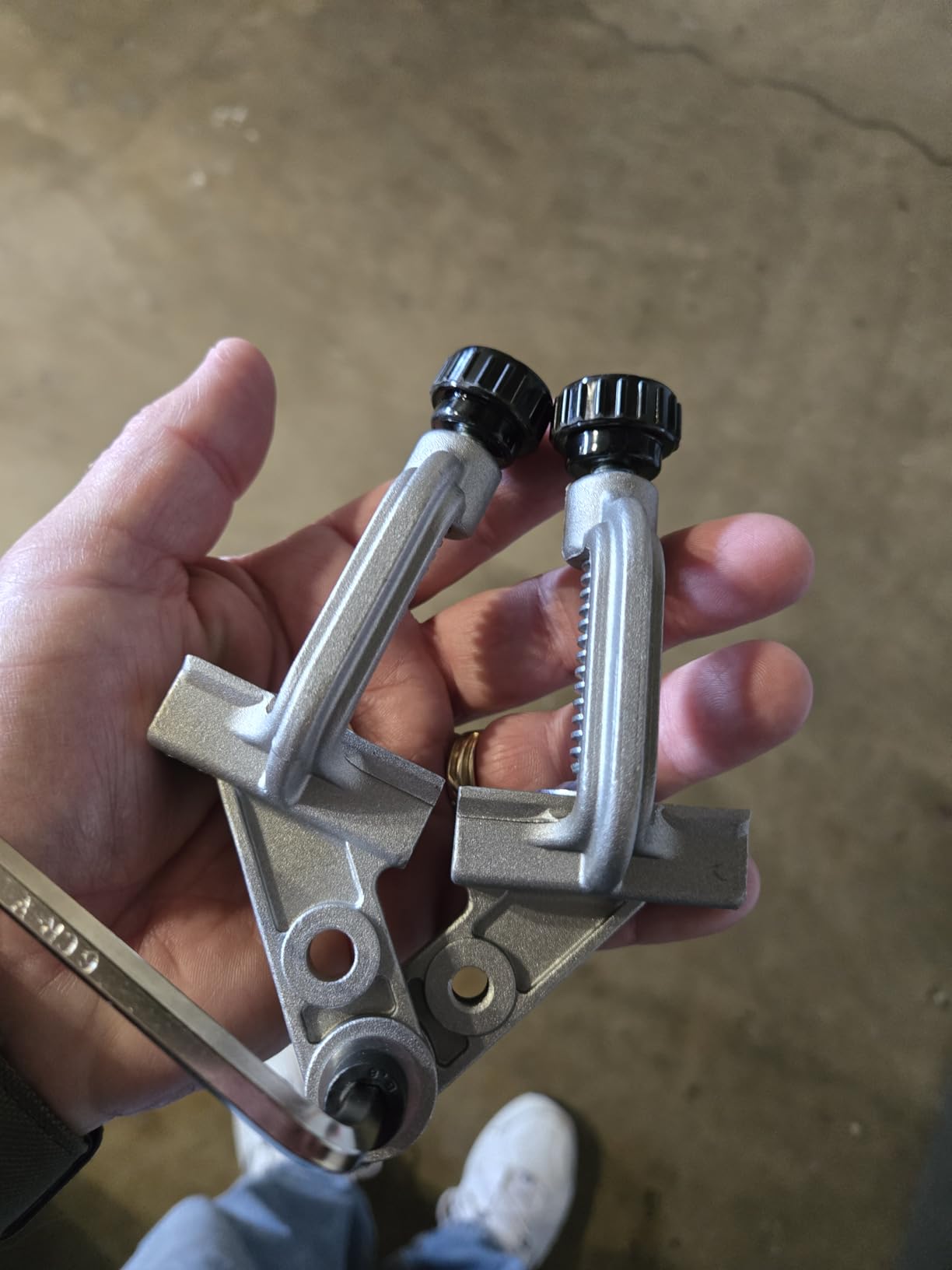 YESWELDER 10-180 Degree Adjustable Tube Clamp with Swing Jaw for Welding and Woodworking customer photo 2
