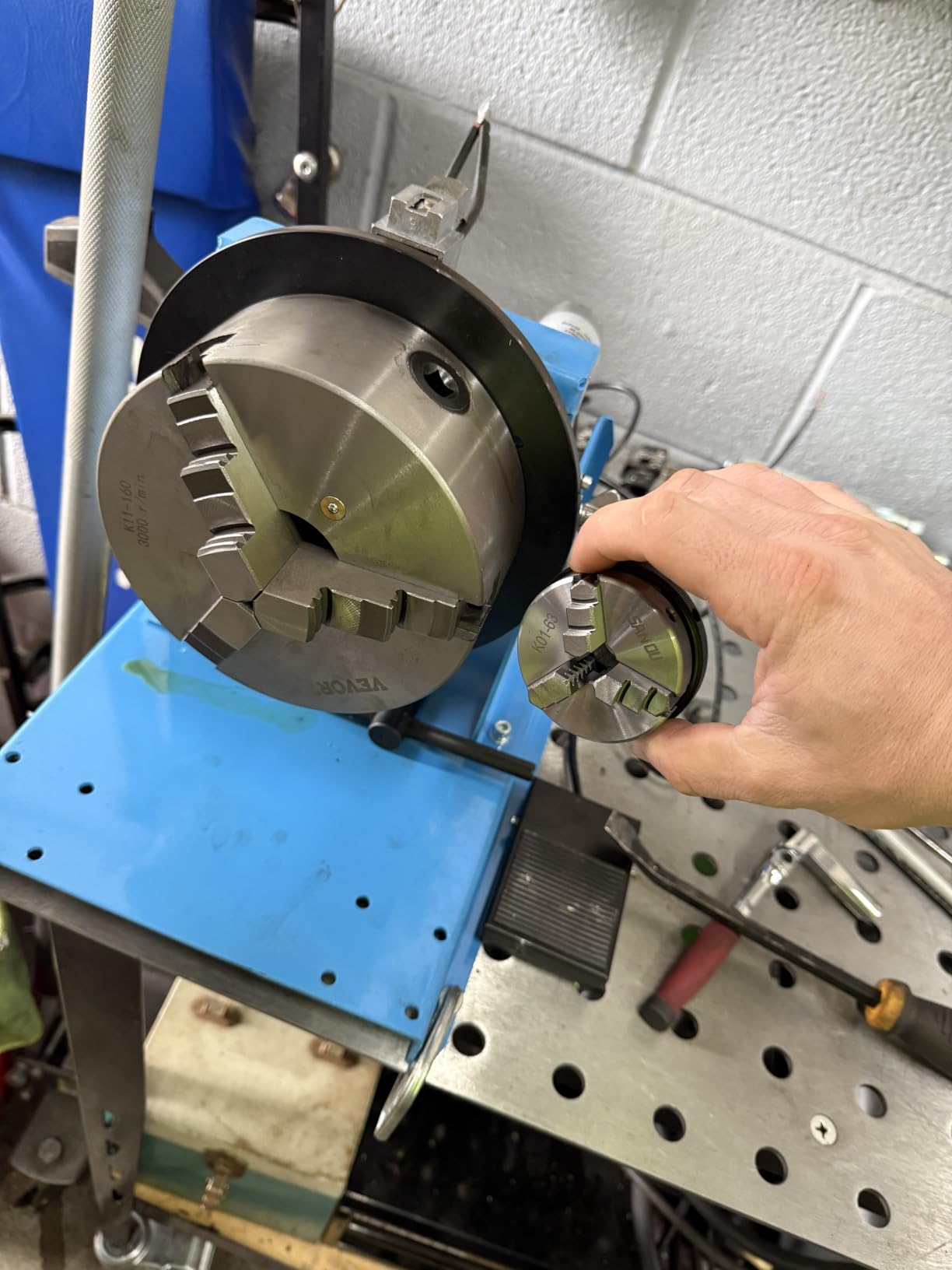 VEVOR Rotary Welding Positioner 10KG, 1-12 RPM 20W, Adjustable 0-90° Turntable with 8.1 Inch 3-Jaw Chuck, Compact Welder Machine for Precision Cutting, Grinding, Assembly, and Testing customer photo 2