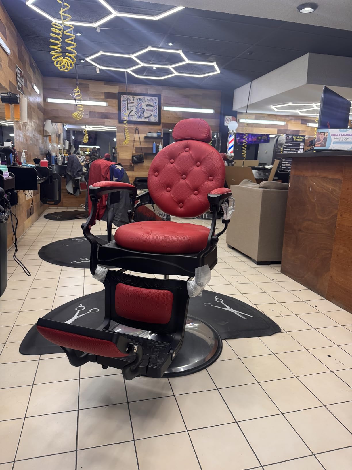 Artist hand Retro Barber Chair Heavy Duty Barber Chairs Vintage Salon Chair | Hydraulic Recline Chair, Square Cushioning Beauty Spa Styling Equipment, Heavy Duty with Footrest and Headrest customer photo 1